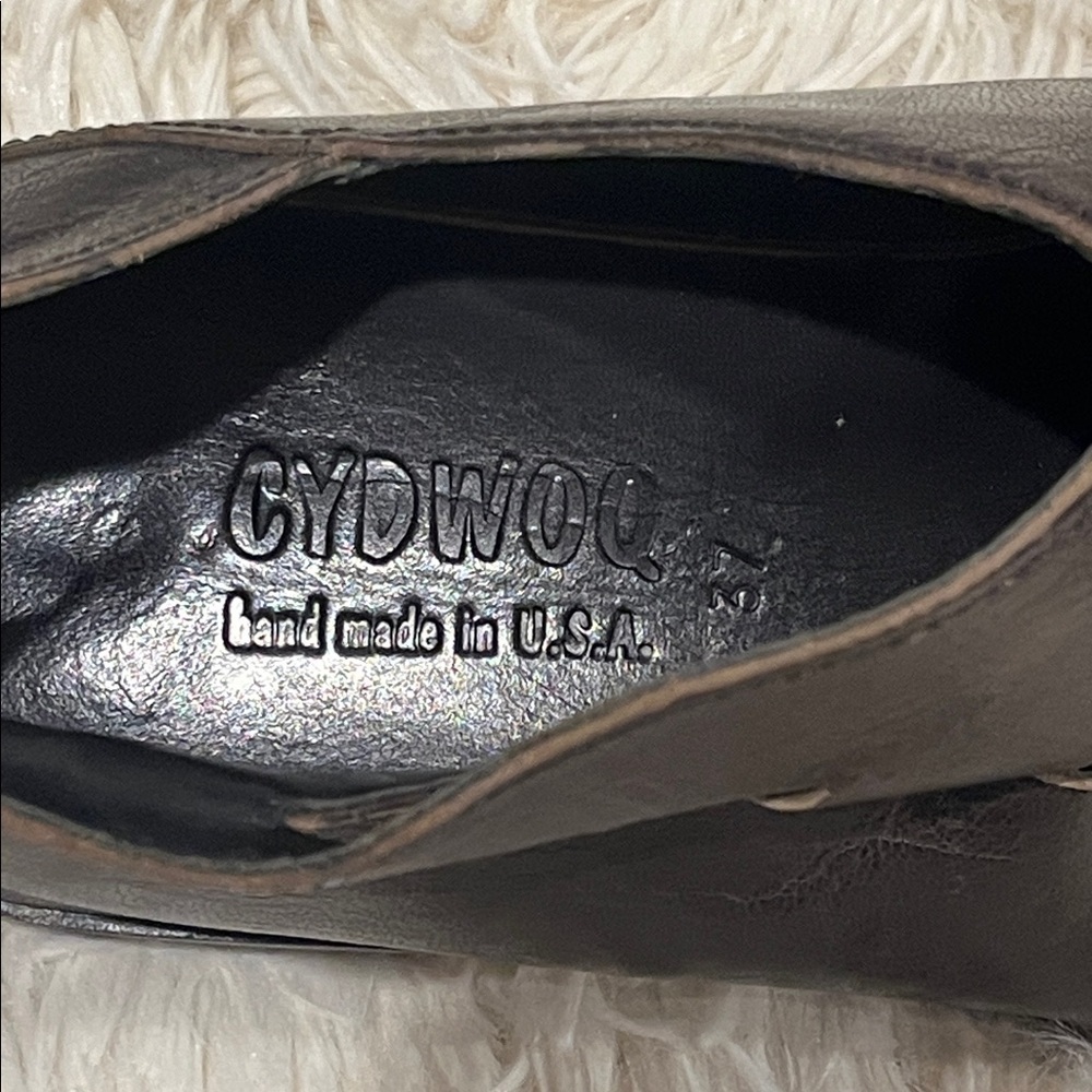 Cydwoq Vintage brown leather flats. - Picture 7 of 9